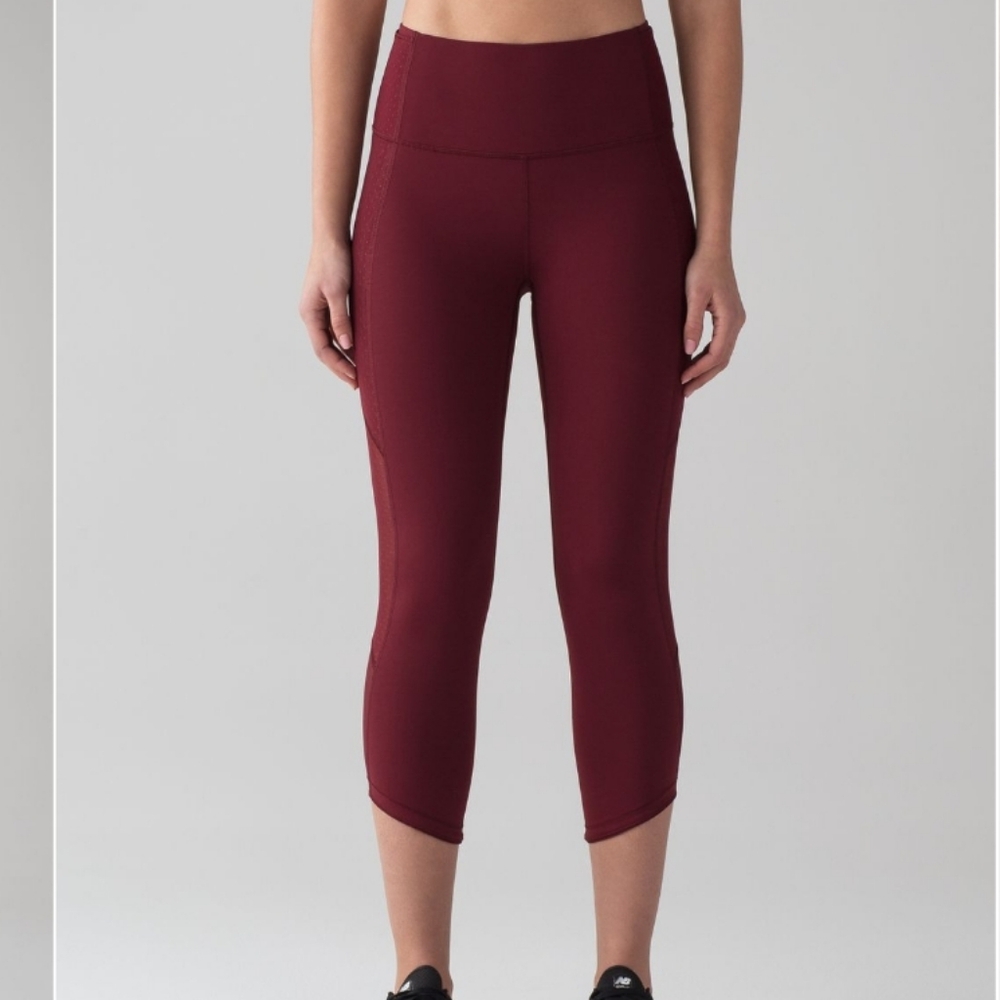 🍋Like New Lululemon Body Con Crop